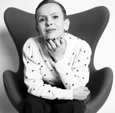 Portret Emilii Sułek siedzącej na fotelu